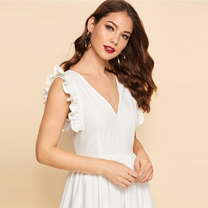 Langes böhmisches weißes rückenfreies Kleid